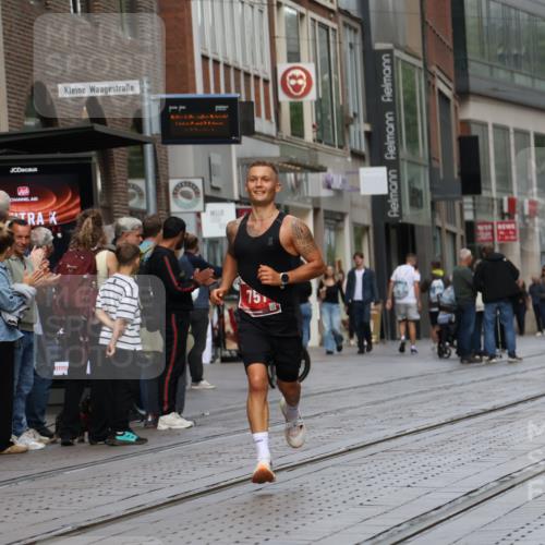 13.09.2026 - 21. swb-Marathon Bremen Strokosch-Dieckow http://msf.ph/oto/10374825 13.09.2026 12:28:21 Ziel 443, 2054, 614, 751 meine-sportfotos.de