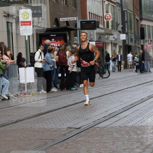 13.09.2026 - 21. swb-Marathon Bremen Strokosch-Dieckow http://msf.ph/oto/10374840 13.09.2026 12:28:21 Ziel 443, 2054, 614, 751 meine-sportfotos.de