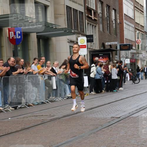 13.09.2026 - 21. swb-Marathon Bremen Strokosch-Dieckow http://msf.ph/oto/10374915 13.09.2026 12:28:23 Ziel 443, 2054, 443, 614, 751 meine-sportfotos.de