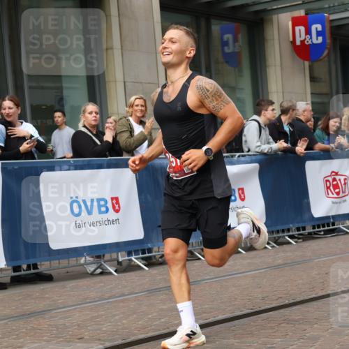 13.09.2026 - 21. swb-Marathon Bremen Strokosch-Dieckow http://msf.ph/oto/10375079 13.09.2026 12:28:26 Ziel 2054, 443, 614, 751 meine-sportfotos.de