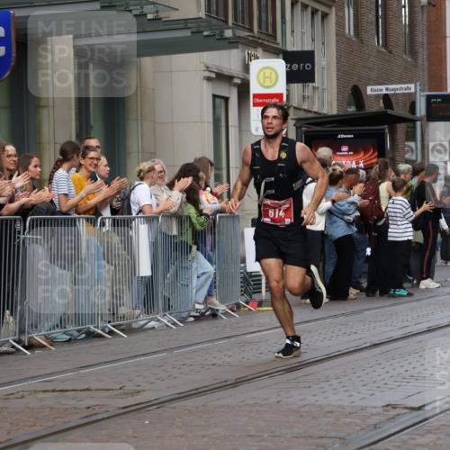 13.09.2026 - 21. swb-Marathon Bremen Strokosch-Dieckow http://msf.ph/oto/10375170 13.09.2026 12:28:30 Ziel 796, 443, 614, 751, 2054 meine-sportfotos.de