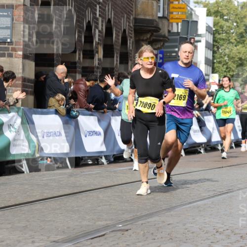 13.09.2026 - 21. swb-Marathon Bremen Strokosch-Dieckow http://msf.ph/oto/10375282 13.09.2026 11:02:37 Ziel 10153, 10154, 10173, 10273, 10274, 10278, 10331, 10338, 10439, 10473, 10636, 10738, 10885, 10915, 10943, 11249, 11505, 11576, 11811, 11853, 11886, 12042, 12094, 12134, 12135, 12437, 10190, 10296, 10633, 10783, 10945, 10954, 10955, 10985, 11096, 11107, 11564, 11701, 11719, 11730, 11776, 11785, 12071, 12154, 12247, 12451, 12465 meine-sportfotos.de
