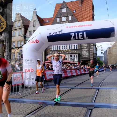 13.09.2026 - 21. swb-Marathon Bremen Tim E. http://msf.ph/oto/10375323 13.09.2026 13:11:38 Ziel 382, 1349, 2087, 3440, 3448, 3899, 4429, 6274, 8474, 9291, 9618, 9762 meine-sportfotos.de