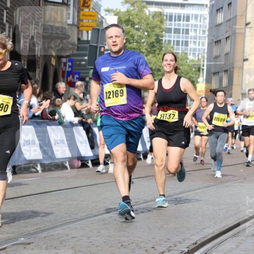 13.09.2026 - 21. swb-Marathon Bremen Strokosch-Dieckow http://msf.ph/oto/10375327 13.09.2026 11:02:38 Ziel 10153, 10154, 10173, 10273, 10274, 10278, 10331, 10338, 10439, 10473, 10636, 10738, 10885, 10915, 10943, 11249, 11505, 11576, 11811, 11853, 11886, 12042, 12094, 12134, 12135, 12437, 10190, 10296, 10633, 10783, 10945, 10954, 10955, 10985, 11096, 11107, 11564, 11701, 11719, 11730, 11776, 11785, 12071, 12154, 12247, 12451, 12465 meine-sportfotos.de
