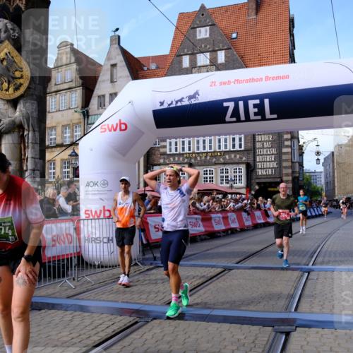 13.09.2026 - 21. swb-Marathon Bremen Tim E. http://msf.ph/oto/10375339 13.09.2026 13:11:38 Ziel 382, 1349, 2087, 3440, 3448, 3899, 4429, 6274, 8474, 9291, 9618, 9762 meine-sportfotos.de