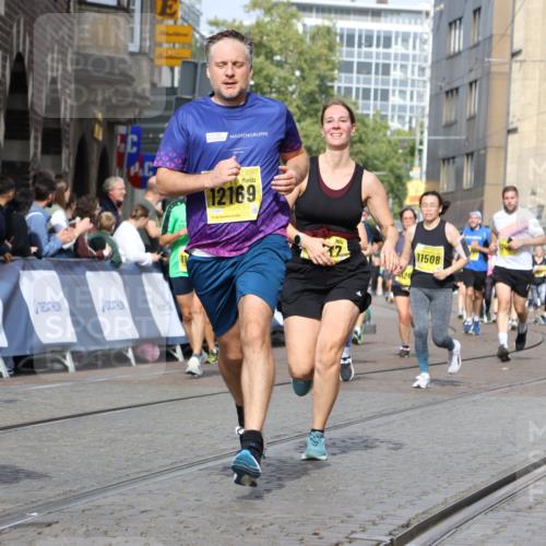 13.09.2026 - 21. swb-Marathon Bremen Strokosch-Dieckow http://msf.ph/oto/10375408 13.09.2026 11:02:38 Ziel 10153, 10154, 10173, 10273, 10274, 10278, 10331, 10338, 10439, 10473, 10636, 10738, 10885, 10915, 10943, 11249, 11505, 11576, 11811, 11853, 11886, 12042, 12094, 12134, 12135, 12437, 10190, 10296, 10633, 10783, 10945, 10954, 10955, 10985, 11096, 11107, 11564, 11701, 11719, 11730, 11776, 11785, 12071, 12154, 12247, 12451, 12465 meine-sportfotos.de