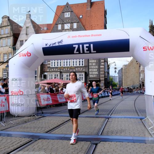 13.09.2026 - 21. swb-Marathon Bremen Tim E. http://msf.ph/oto/10375452 13.09.2026 13:11:49 Ziel 382, 3899, 7109, 8982, 9291 meine-sportfotos.de