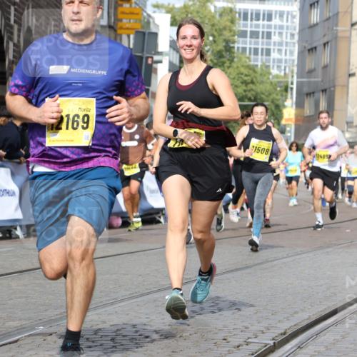 13.09.2026 - 21. swb-Marathon Bremen Strokosch-Dieckow http://msf.ph/oto/10375467 13.09.2026 11:02:39 Ziel 10153, 10154, 10173, 10273, 10274, 10278, 10331, 10338, 10439, 10636, 10738, 10885, 10915, 10943, 11249, 11505, 11576, 11811, 11853, 11886, 12042, 12094, 12134, 12135, 12169, 12437, 10190, 10296, 10633, 10783, 10945, 10954, 10955, 10985, 11096, 11107, 11564, 11701, 11719, 11730, 11776, 11785, 12071, 12247, 12451, 12465 meine-sportfotos.de