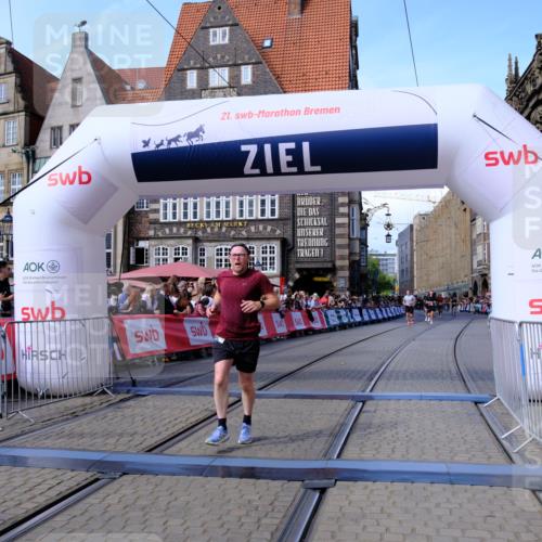13.09.2026 - 21. swb-Marathon Bremen Tim E. http://msf.ph/oto/10375536 13.09.2026 13:11:55 Ziel 382, 4651, 5585, 6059, 7109, 8982, 8996, 13055 meine-sportfotos.de