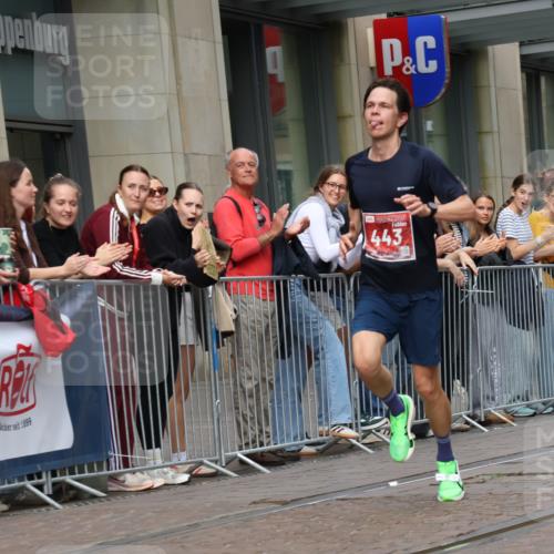 13.09.2026 - 21. swb-Marathon Bremen Strokosch-Dieckow http://msf.ph/oto/10375567 13.09.2026 12:28:44 Ziel 317, 608, 796, 1046, 443, 2054 meine-sportfotos.de