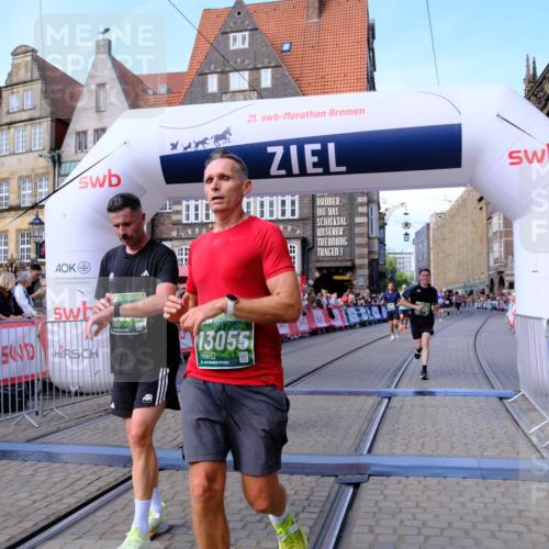 13.09.2026 - 21. swb-Marathon Bremen Tim E. http://msf.ph/oto/10375712 13.09.2026 13:12:08 Ziel 826, 863, 2444, 4368, 4651, 4698, 5521, 5585, 5893, 6059, 6668, 8996, 9398, 13055 meine-sportfotos.de