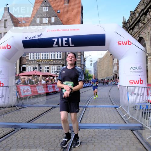 13.09.2026 - 21. swb-Marathon Bremen Tim E. http://msf.ph/oto/10375755 13.09.2026 13:12:10 Ziel 493, 826, 863, 2444, 3336, 4368, 4651, 4698, 5521, 5585, 5893, 6059, 6668, 8996, 9398, 13055 meine-sportfotos.de