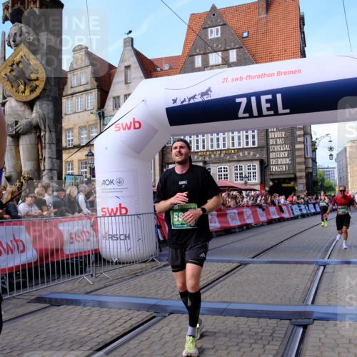 13.09.2026 - 21. swb-Marathon Bremen Tim E. http://msf.ph/oto/10375952 13.09.2026 13:12:18 Ziel 493, 826, 863, 2444, 2447, 2820, 3336, 3703, 4283, 4368, 4698, 5521, 5893, 5940, 6668, 6739, 7621, 9398 meine-sportfotos.de