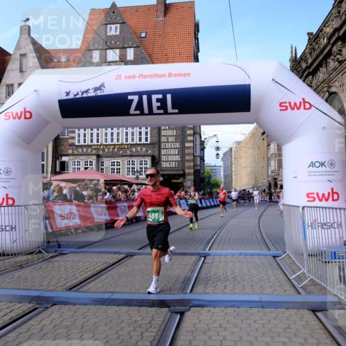 13.09.2026 - 21. swb-Marathon Bremen Tim E. http://msf.ph/oto/10375981 13.09.2026 13:12:19 Ziel 493, 826, 863, 2444, 2447, 2820, 3336, 3703, 4283, 4368, 4698, 5521, 5893, 5940, 6739, 7621, 9398 meine-sportfotos.de