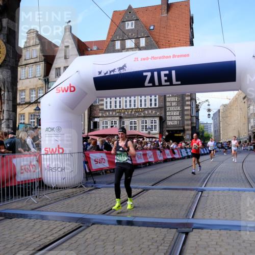 13.09.2026 - 21. swb-Marathon Bremen Tim E. http://msf.ph/oto/10376034 13.09.2026 13:12:22 Ziel 493, 863, 2444, 2447, 2820, 3336, 3703, 4283, 4698, 5521, 5893, 5940, 6107, 6739, 7621, 13013 meine-sportfotos.de