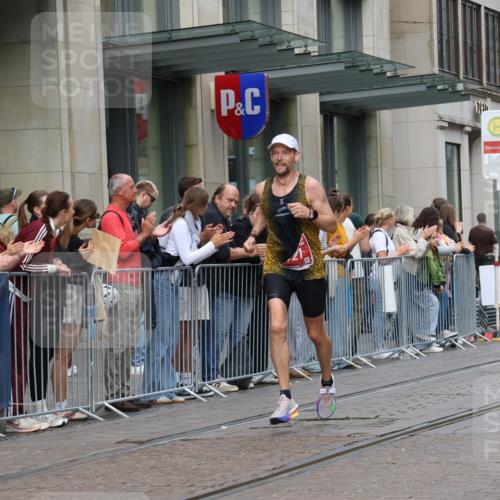 13.09.2026 - 21. swb-Marathon Bremen Strokosch-Dieckow http://msf.ph/oto/10376203 13.09.2026 12:29:48 Ziel 821 meine-sportfotos.de