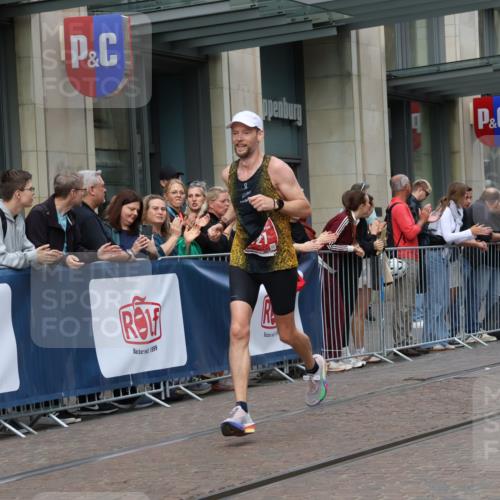 13.09.2026 - 21. swb-Marathon Bremen Strokosch-Dieckow http://msf.ph/oto/10376266 13.09.2026 12:29:49 Ziel 821 meine-sportfotos.de