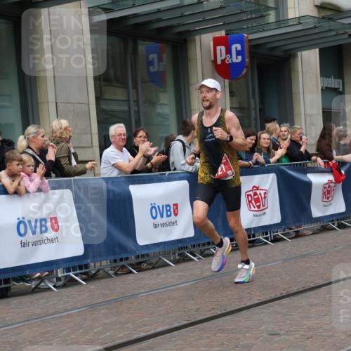 13.09.2026 - 21. swb-Marathon Bremen Strokosch-Dieckow http://msf.ph/oto/10376299 13.09.2026 12:29:50 Ziel 821 meine-sportfotos.de