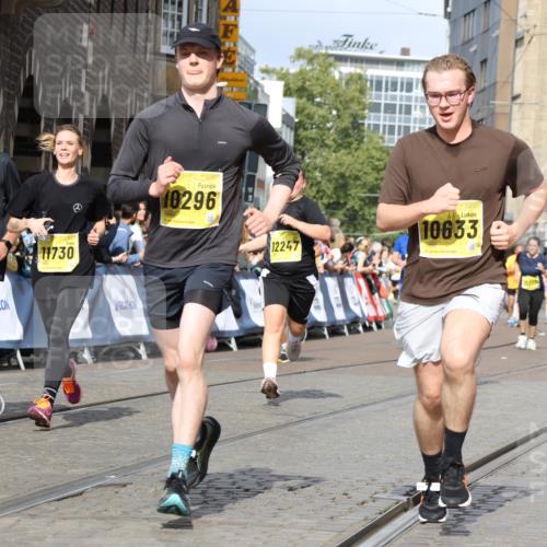13.09.2026 - 21. swb-Marathon Bremen Strokosch-Dieckow http://msf.ph/oto/10376389 13.09.2026 11:02:59 Ziel 10190, 10296, 10633, 10783, 10945, 10954, 10985, 11096, 11107, 11137, 11261, 11508, 11526, 11554, 11662, 11701, 11719, 11776, 11890, 11945, 12071, 12154, 12169, 12252, 12429, 12451, 12489, 10185, 10195, 10528, 10531, 10598, 10715, 10727, 10959, 11070, 11095, 11493, 11676, 11836, 12214, 12421, 12432, 12483 meine-sportfotos.de