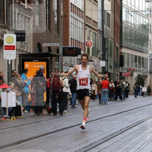 13.09.2026 - 21. swb-Marathon Bremen Strokosch-Dieckow http://msf.ph/oto/10376664 13.09.2026 12:32:36 Ziel 822, 540 meine-sportfotos.de