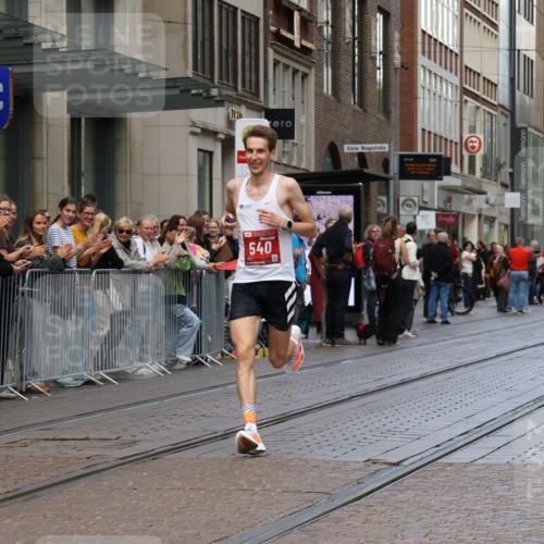 13.09.2026 - 21. swb-Marathon Bremen Strokosch-Dieckow http://msf.ph/oto/10376737 13.09.2026 12:32:38 Ziel 822, 540 meine-sportfotos.de