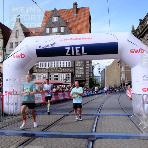 13.09.2026 - 21. swb-Marathon Bremen Tim E. http://msf.ph/oto/10376757 13.09.2026 13:12:50 Ziel 899, 1517, 2362, 2480, 3054, 4560, 4879, 5416, 6796, 7328, 8981, 9775, 9803 meine-sportfotos.de