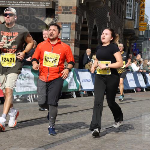 13.09.2026 - 21. swb-Marathon Bremen Strokosch-Dieckow http://msf.ph/oto/10376799 13.09.2026 11:03:13 Ziel 10185, 10190, 10296, 10633, 10731, 10783, 10945, 10954, 10955, 10985, 11095, 11096, 11107, 11313, 11564, 11697, 11701, 11719, 11730, 11776, 11785, 12071, 12247, 12448, 12465, 10092, 10150, 10187, 10237, 10309, 10724, 10904, 11598, 11773, 11830, 12068, 12184, 12185, 12611 meine-sportfotos.de