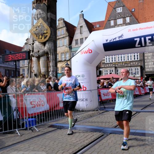 13.09.2026 - 21. swb-Marathon Bremen Tim E. http://msf.ph/oto/10376809 13.09.2026 13:12:52 Ziel 899, 1517, 2362, 2480, 3054, 4560, 4879, 5416, 6796, 9775, 9803, 13106 meine-sportfotos.de