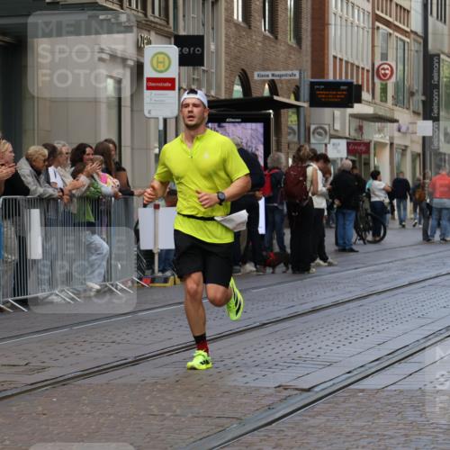 13.09.2026 - 21. swb-Marathon Bremen Strokosch-Dieckow http://msf.ph/oto/10376921 13.09.2026 12:33:03 Ziel 822 meine-sportfotos.de