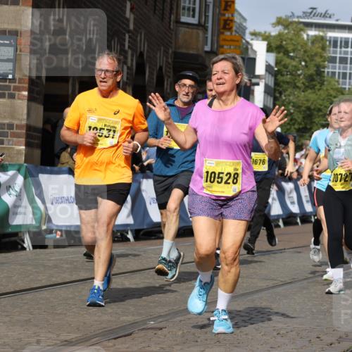 13.09.2026 - 21. swb-Marathon Bremen Strokosch-Dieckow http://msf.ph/oto/10376926 13.09.2026 11:03:17 Ziel 10185, 10296, 10633, 10715, 10731, 10783, 10954, 10955, 11095, 11107, 11313, 11564, 11697, 11719, 11730, 11785, 12071, 12247, 12421, 12432, 12448, 12465, 12483, 10092, 10187, 10309, 10420, 10724, 10904, 11211, 11411, 11598, 11655, 11746, 11773, 12184, 12185, 12611 meine-sportfotos.de