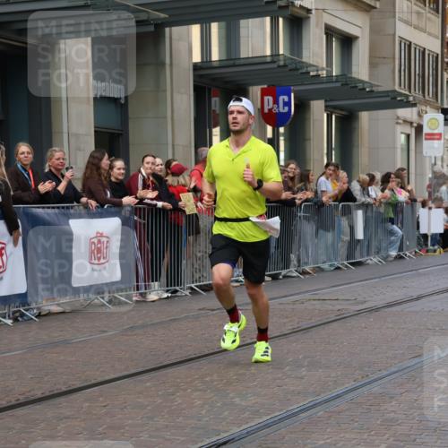 13.09.2026 - 21. swb-Marathon Bremen Strokosch-Dieckow http://msf.ph/oto/10376983 13.09.2026 12:33:05 Ziel 822 meine-sportfotos.de