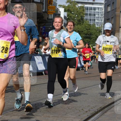 13.09.2026 - 21. swb-Marathon Bremen Strokosch-Dieckow http://msf.ph/oto/10377004 13.09.2026 11:03:18 Ziel 10185, 10296, 10528, 10598, 10633, 10715, 10731, 10954, 10955, 11095, 11107, 11313, 11564, 11697, 11719, 11730, 11785, 11836, 12071, 12214, 12247, 12421, 12432, 12448, 12465, 12483, 10092, 10187, 10309, 10420, 10902, 10904, 11211, 11411, 11598, 11655, 11746, 11773, 12184, 12185, 12611 meine-sportfotos.de