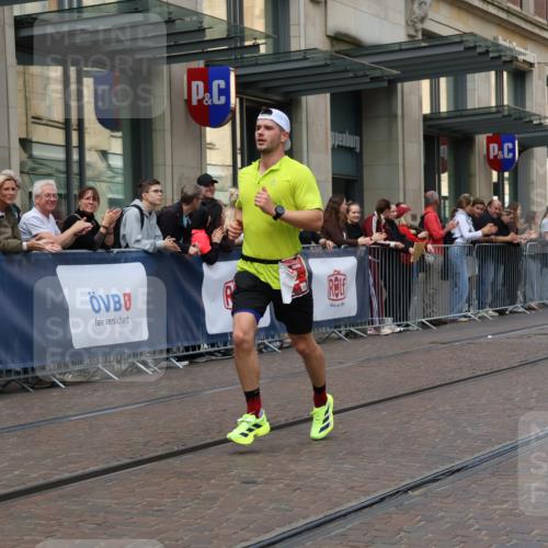 13.09.2026 - 21. swb-Marathon Bremen Strokosch-Dieckow http://msf.ph/oto/10377023 13.09.2026 12:33:05 Ziel 822 meine-sportfotos.de