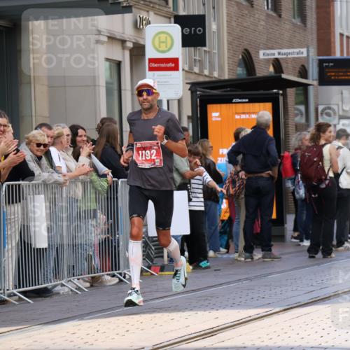 13.09.2026 - 21. swb-Marathon Bremen Strokosch-Dieckow http://msf.ph/oto/10377044 13.09.2026 12:34:04 Ziel 1154, 1997, 1192 meine-sportfotos.de