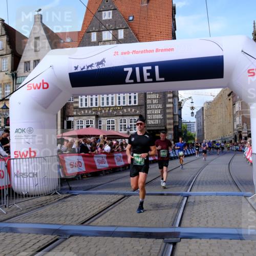 13.09.2026 - 21. swb-Marathon Bremen Tim E. http://msf.ph/oto/10377099 13.09.2026 13:13:07 Ziel 1513, 2350, 2442, 2801, 2858, 3988, 4605, 5379, 5965, 8029, 8798, 9775, 13106, 13140 meine-sportfotos.de