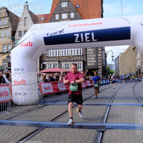 13.09.2026 - 21. swb-Marathon Bremen Tim E. http://msf.ph/oto/10377170 13.09.2026 13:13:09 Ziel 1513, 2350, 2442, 2559, 2801, 2858, 3988, 4605, 5379, 5965, 8029, 8798, 9217, 9775, 13106, 13140 meine-sportfotos.de