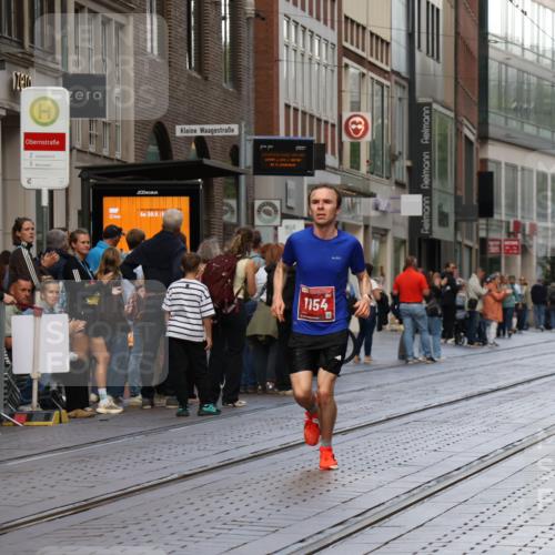 13.09.2026 - 21. swb-Marathon Bremen Strokosch-Dieckow http://msf.ph/oto/10377198 13.09.2026 12:34:35 Ziel 1190, 917, 1154, 1997 meine-sportfotos.de