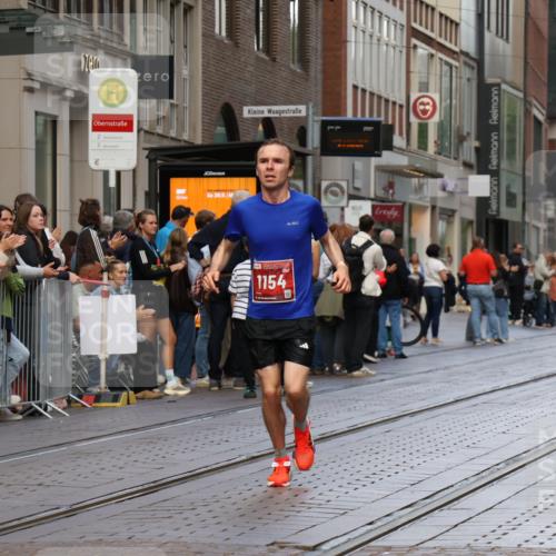13.09.2026 - 21. swb-Marathon Bremen Strokosch-Dieckow http://msf.ph/oto/10377217 13.09.2026 12:34:36 Ziel 1190, 917, 1154, 1190, 1997 meine-sportfotos.de