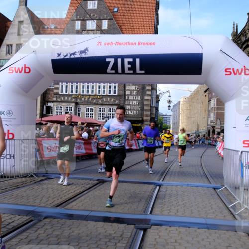 13.09.2026 - 21. swb-Marathon Bremen Tim E. http://msf.ph/oto/10377263 13.09.2026 13:13:17 Ziel 313, 868, 1513, 2350, 2442, 2498, 2559, 2801, 2858, 3625, 5379, 5965, 6349, 7874, 8291, 8419, 8798, 9092, 9217, 13140 meine-sportfotos.de
