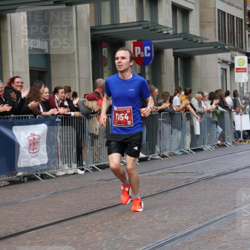 13.09.2026 - 21. swb-Marathon Bremen Strokosch-Dieckow http://msf.ph/oto/10377273 13.09.2026 12:34:38 Ziel 1028, 917, 1154, 1190, 1997 meine-sportfotos.de