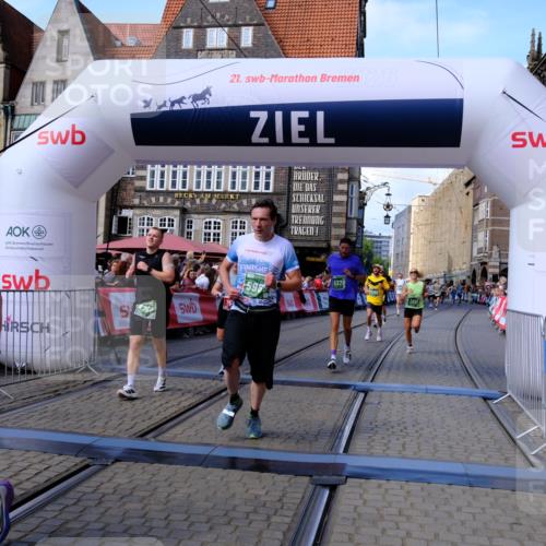 13.09.2026 - 21. swb-Marathon Bremen Tim E. http://msf.ph/oto/10377275 13.09.2026 13:13:17 Ziel 313, 868, 1513, 2350, 2442, 2498, 2559, 2801, 2858, 3625, 5379, 5965, 6349, 7874, 8291, 8419, 8798, 9092, 9217, 13140 meine-sportfotos.de