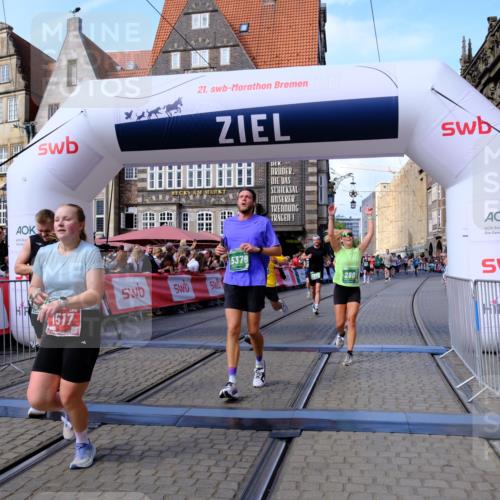 13.09.2026 - 21. swb-Marathon Bremen Tim E. http://msf.ph/oto/10377334 13.09.2026 13:13:18 Ziel 313, 868, 1207, 1513, 2350, 2442, 2498, 2559, 2801, 2858, 3625, 5379, 5965, 6349, 7874, 8291, 8419, 8798, 9092, 9217, 13140 meine-sportfotos.de