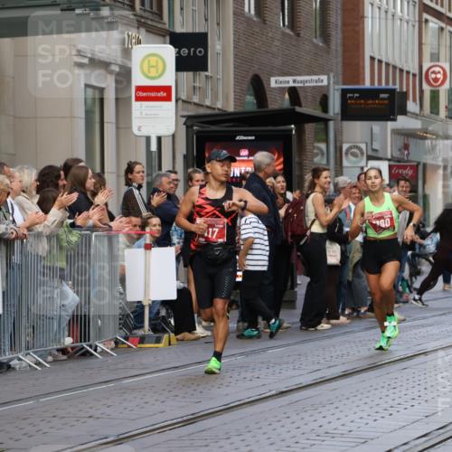 13.09.2026 - 21. swb-Marathon Bremen Strokosch-Dieckow http://msf.ph/oto/10377341 13.09.2026 12:34:48 Ziel 1028, 917, 1190, 1997 meine-sportfotos.de