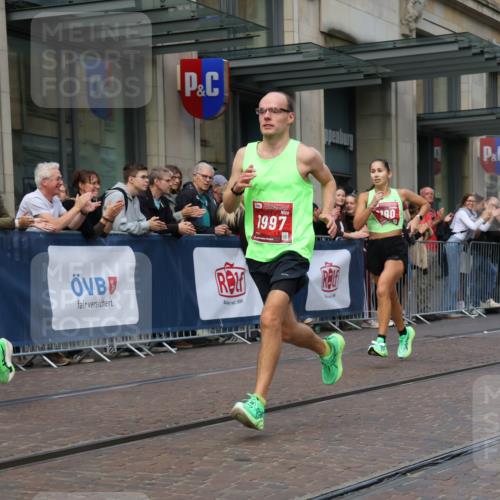 13.09.2026 - 21. swb-Marathon Bremen Strokosch-Dieckow http://msf.ph/oto/10377443 13.09.2026 12:34:52 Ziel 1028, 917, 1190, 1997 meine-sportfotos.de