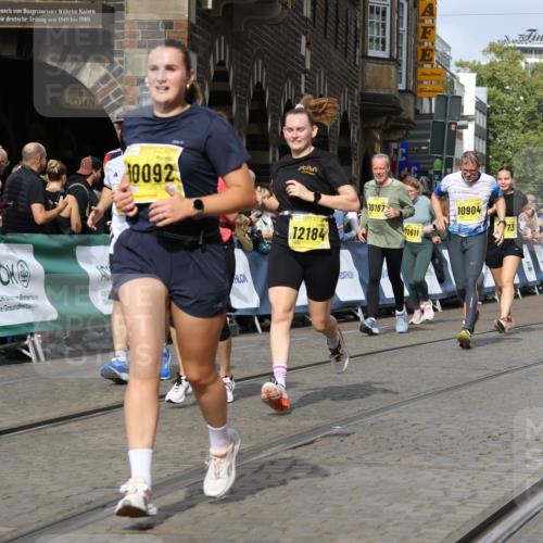 13.09.2026 - 21. swb-Marathon Bremen Strokosch-Dieckow http://msf.ph/oto/10377479 13.09.2026 11:03:30 Ziel 10092, 10150, 10185, 10195, 10237, 10528, 10531, 10598, 10715, 10724, 10727, 10959, 11070, 11095, 11493, 11676, 11830, 11836, 12068, 12214, 12421, 12432, 12483, 10090, 10091, 10327, 10420, 10569, 10902, 10950, 11211, 11411, 11595, 11655, 11746, 11868, 12074 meine-sportfotos.de