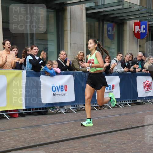 13.09.2026 - 21. swb-Marathon Bremen Strokosch-Dieckow http://msf.ph/oto/10377518 13.09.2026 12:34:53 Ziel 1028, 917, 1190, 1997 meine-sportfotos.de