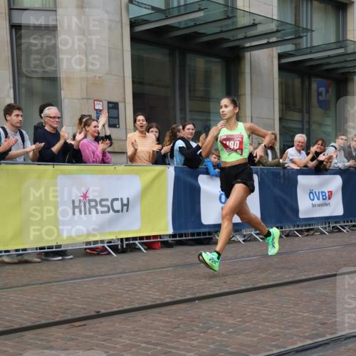 13.09.2026 - 21. swb-Marathon Bremen Strokosch-Dieckow http://msf.ph/oto/10377532 13.09.2026 12:34:54 Ziel 1028, 917, 1190, 1997 meine-sportfotos.de