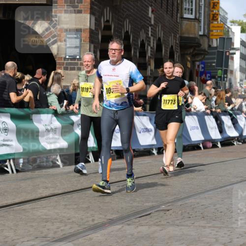 13.09.2026 - 21. swb-Marathon Bremen Strokosch-Dieckow http://msf.ph/oto/10377556 13.09.2026 11:03:32 Ziel 10092, 10150, 10185, 10195, 10237, 10528, 10531, 10598, 10715, 10724, 10727, 10959, 11070, 11095, 11493, 11676, 11830, 11836, 12068, 12184, 12185, 12214, 12421, 12432, 12483, 10090, 10091, 10327, 10569, 10796, 10902, 10950, 11595, 11868, 12074 meine-sportfotos.de