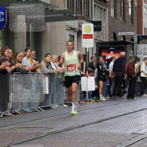 13.09.2026 - 21. swb-Marathon Bremen Strokosch-Dieckow http://msf.ph/oto/10377594 13.09.2026 12:35:14 Ziel 1028 meine-sportfotos.de