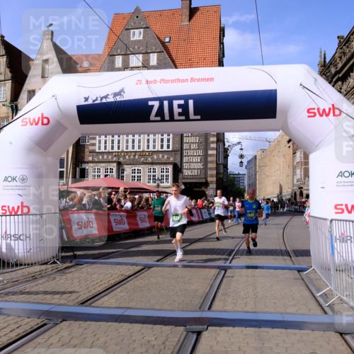 13.09.2026 - 21. swb-Marathon Bremen Tim E. http://msf.ph/oto/10377605 13.09.2026 13:13:27 Ziel 280, 313, 621, 868, 987, 1207, 2498, 2559, 2858, 2962, 3566, 3625, 4582, 5345, 5769, 6038, 6349, 6394, 7874, 8197, 8291, 8419, 8464, 9092, 9217 meine-sportfotos.de